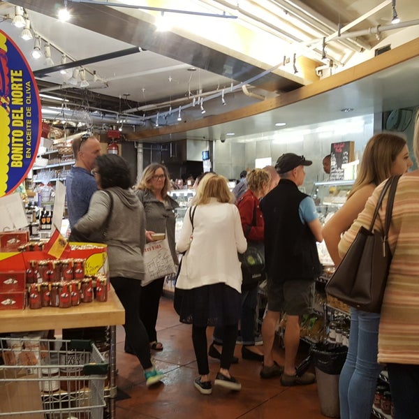 5/13/2018 tarihinde Alice K.ziyaretçi tarafından Rockridge Market Hall'de çekilen fotoğraf