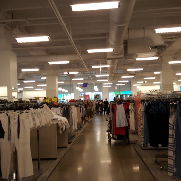 Nordstrom Rack Lincoln Park Discount Store