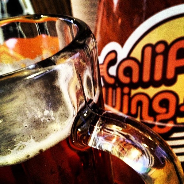 California Wings and Beer Local de alitas en Monraz