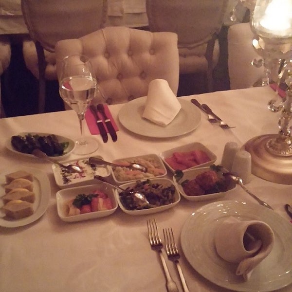 Das Foto wurde bei Cevriye Restaurant von Sema B. am 1/11/2014 aufgenommen