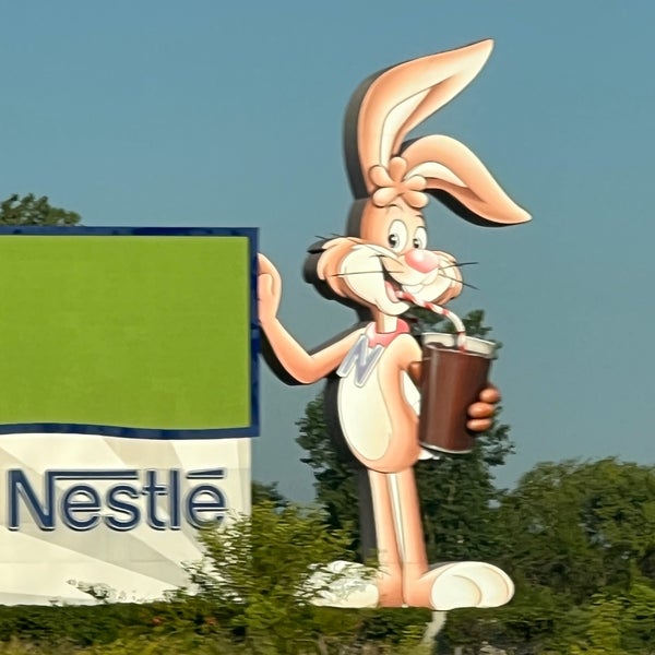 Photos at Nestle Quik Rabbit - Interstate 69 | Kunstdrucke