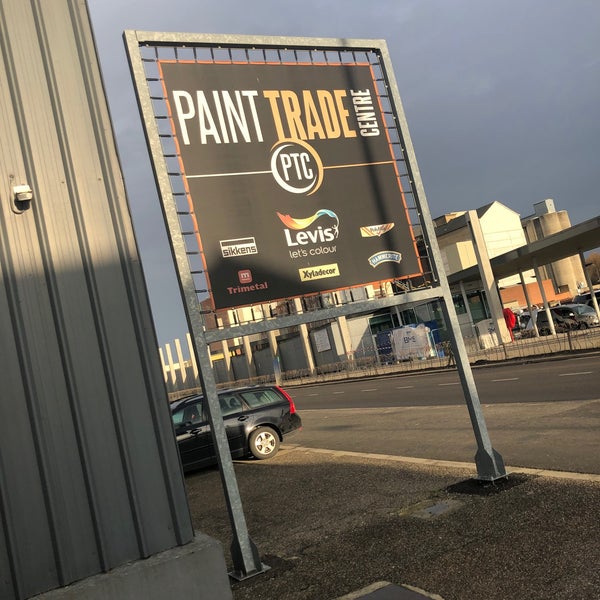 Paint Trade Centre NederOverHeembeek'te Mobilya ve Ev Gereçleri