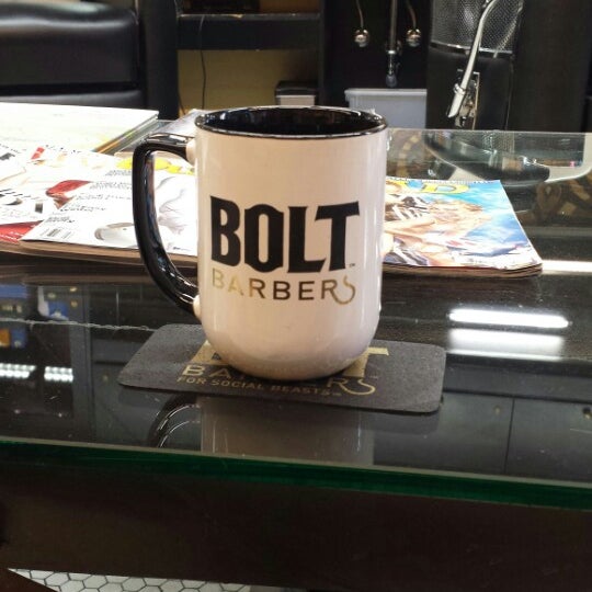 2/1/2014 tarihinde Bryan P.ziyaretçi tarafından Bolt Barbers'de çekilen fotoğraf