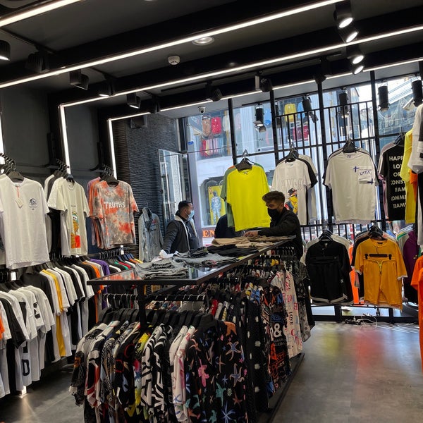 Rocqerx Clothing Store In Mehmet Nesih Ozmen