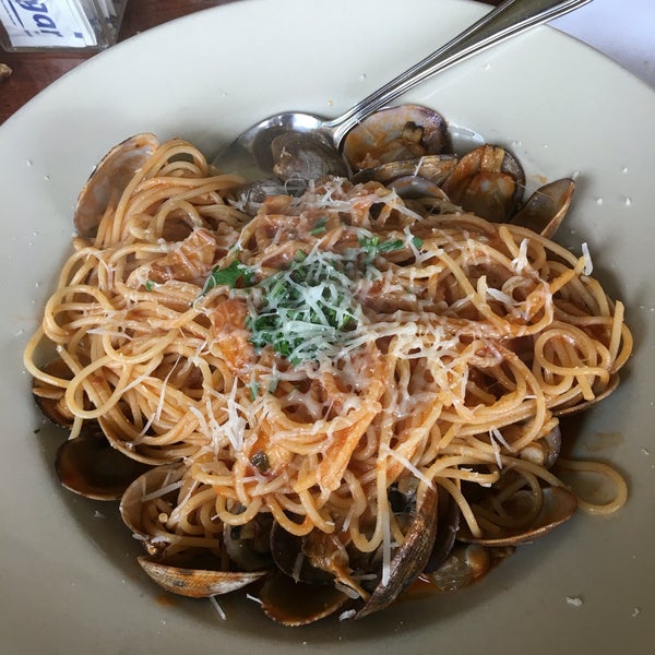 Pasta with Vongole was good. You get a really great bread with butter and spread as a starter. The espresso was far far away from being a genuine Italian