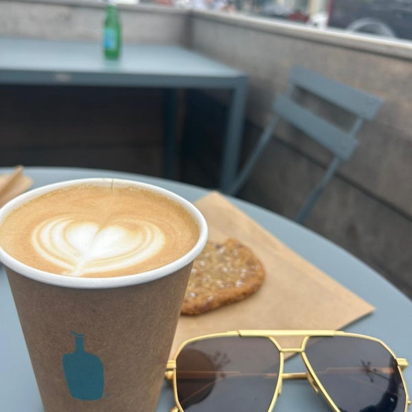Photo taken at Blue Bottle Coffee by M7MD on 5/19/2023