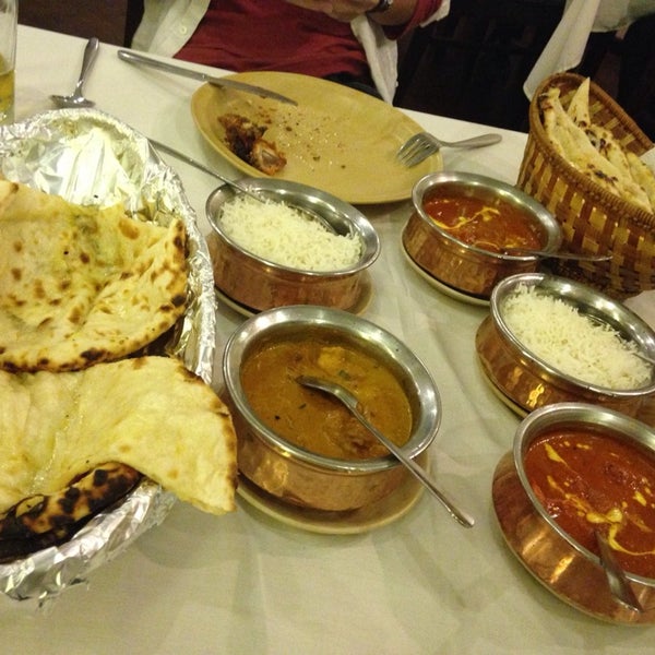 Foto tirada no(a) Khazaana Indian Restaurant por shinpson em 10/11/2013