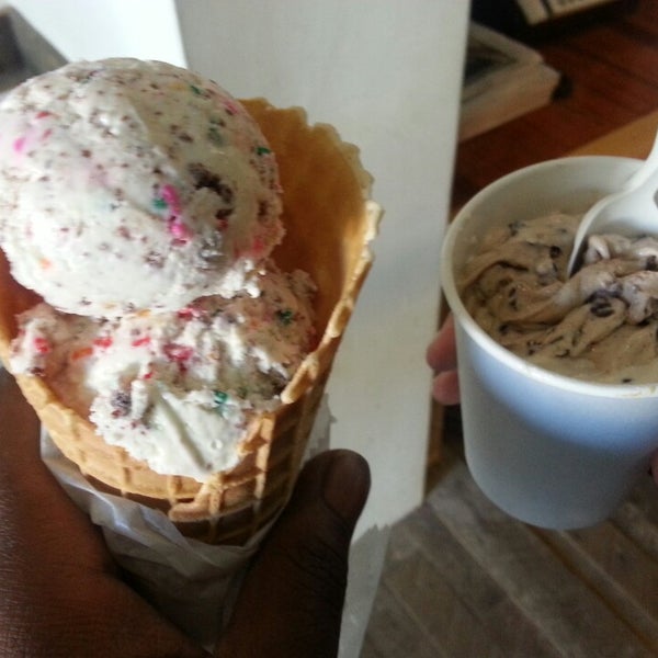 Photo taken at Oh Yeah! Ice Cream &amp; Coffee Co. by Rashad on 5/18/2014