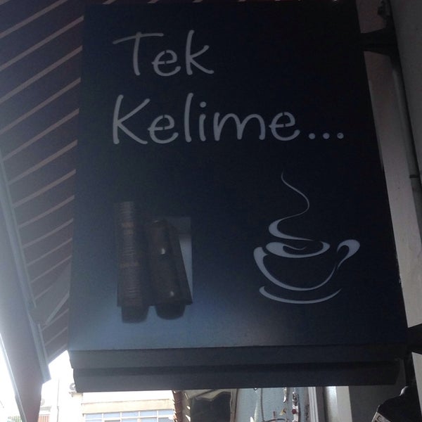 รูปภาพถ่ายที่ Tek Kelime โดย Damla B. เมื่อ 8/28/2014