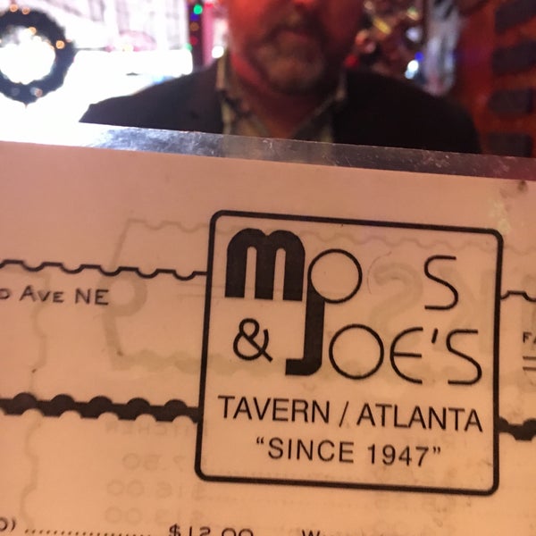 Foto diambil di Moe&#39;s and Joe&#39;s Tavern oleh Martin D. pada 12/24/2017