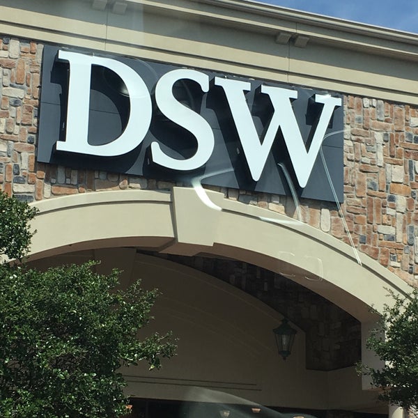 dsw peachtree parkway