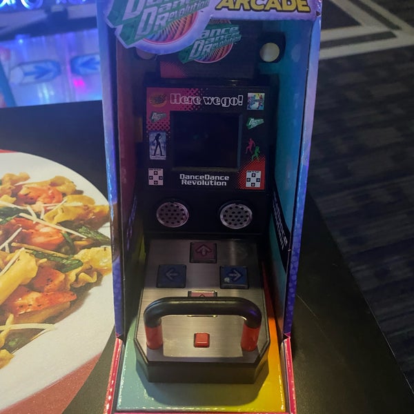 Photo taken at Dave &amp; Buster&#39;s by Samantha on 4/20/2022