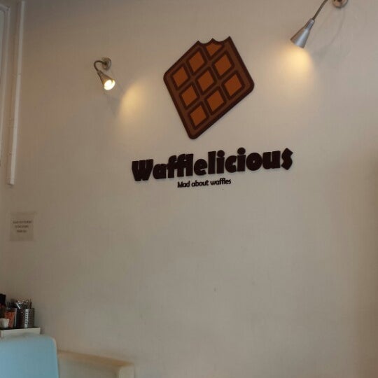 Photo taken at Wafflelicious by Davina Y. on 10/22/2013