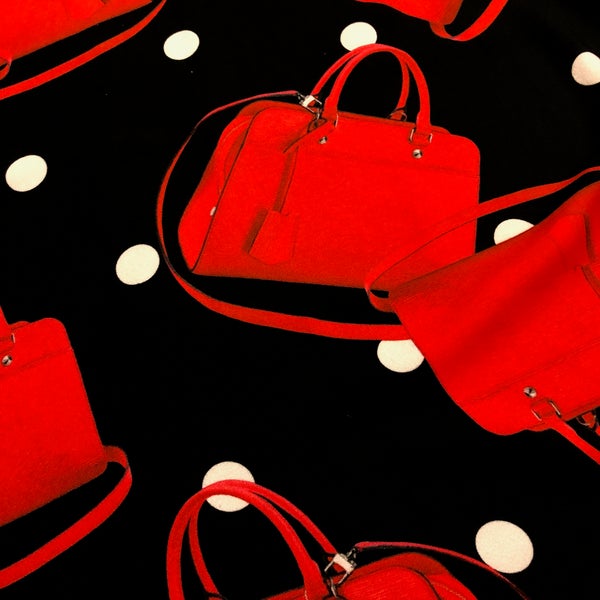 #crepe #sable #red #bags#pierlorenzobassettitessuti #fabric VIA DEL GESU, 60  #roma #fashion #fashionista #fashionblogger  #tessuti #couturefabric #fashiondesigner #bassetti #sartoria #tessuti