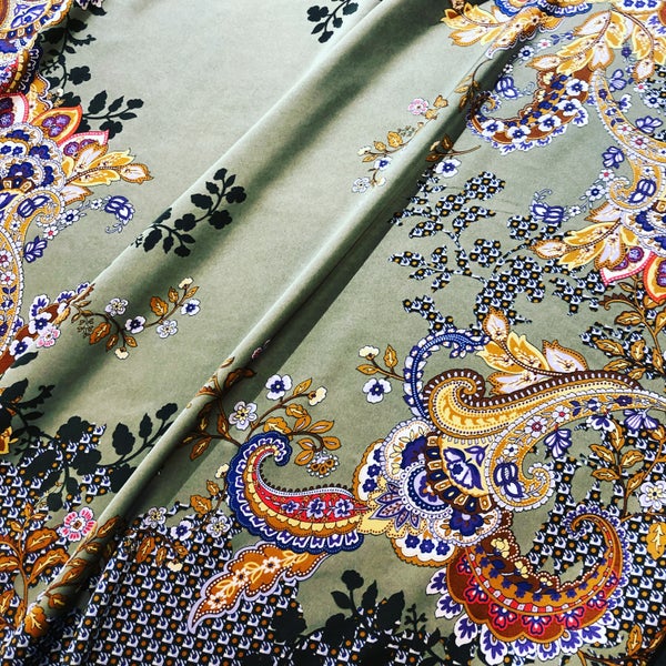 #satin #flowers #cashmere #fabrics by #pierlorenzobassettitessuti VIA DEL GESU ‘ 60  #roma #fashion  #tessuti #couturefabric #fashiondesigner #couture #moda #seta #fashion #fashiongirl #bassetti