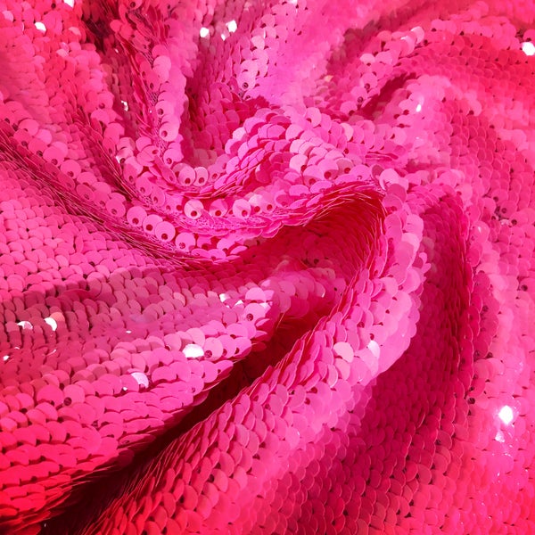 #paillettes #fluo #pink #pierlorenzobassettitessuti #fabrics VIA DEL GESÙ  60  #roma #fashion #fashionista #fashionblogger #tessuti #couturefabric#fashiondesigner  #costumedesigner #bassetti