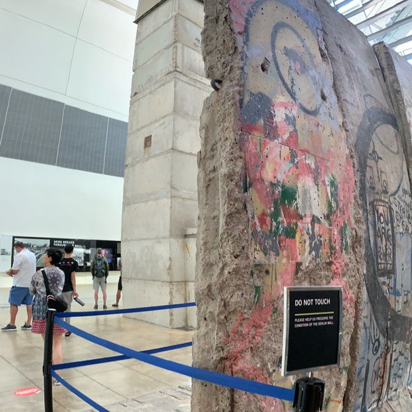 Foto scattata a Newseum da C.Y. L. il 8/8/2019