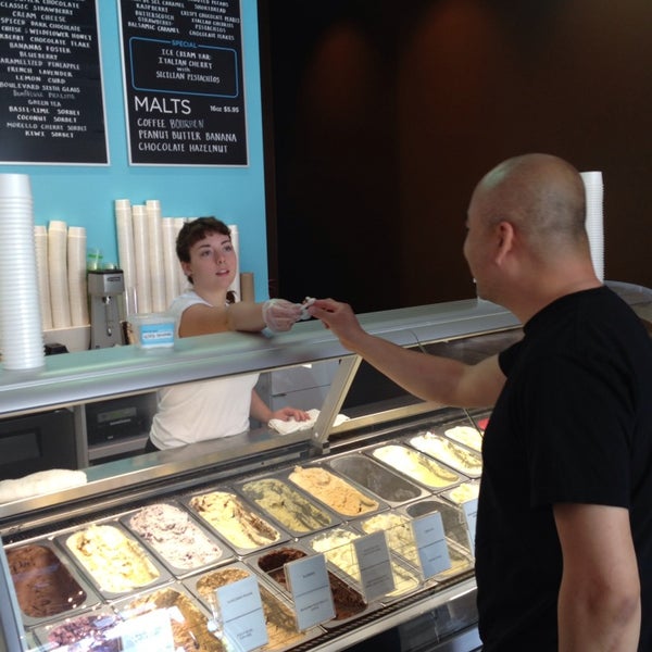 Photo taken at Glacé Artisan Ice Cream by C.Y. L. on 5/25/2013