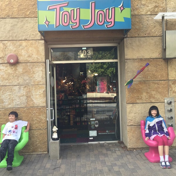 Das Foto wurde bei Toy Joy von C.Y. L. am 10/26/2015 aufgenommen