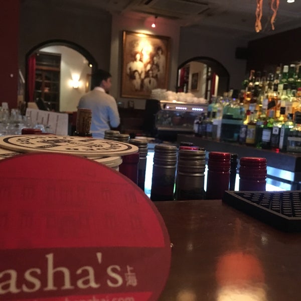 Foto tirada no(a) Sasha&#39;s Restaurant and Bar por Ramses S. em 10/25/2017