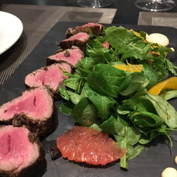 7/26/2017 tarihinde Oriol F.ziyaretçi tarafından NAPA Restaurant'de çekilen fotoğraf