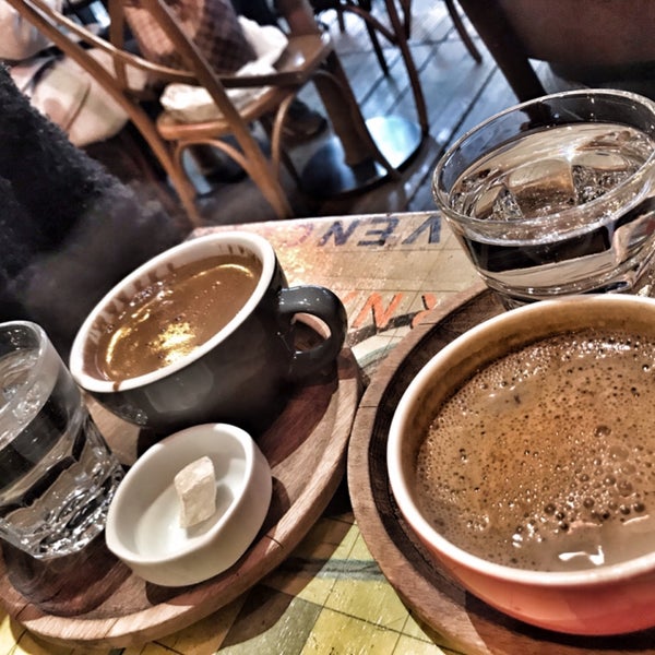 รูปภาพถ่ายที่ Cafe De Cuba โดย Rabiş เมื่อ 2/23/2019