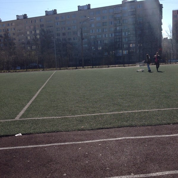 лицей вятские поляны. гимназия 2 вятские поляны. большая школа на поляне из белого кирпича. вятские поляны 5 школа 2021. вятскополянский многопрофильный лицей.