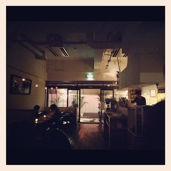 Foto tomada en 中目黒LOUNGE  por TSUCHIZOO el 9/17/2012