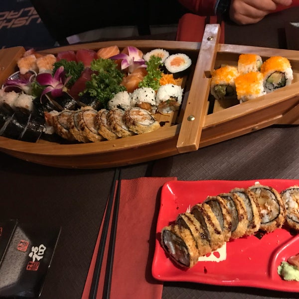 รูปภาพถ่ายที่ Sushi Palace โดย Ashley V. เมื่อ 9/24/2018