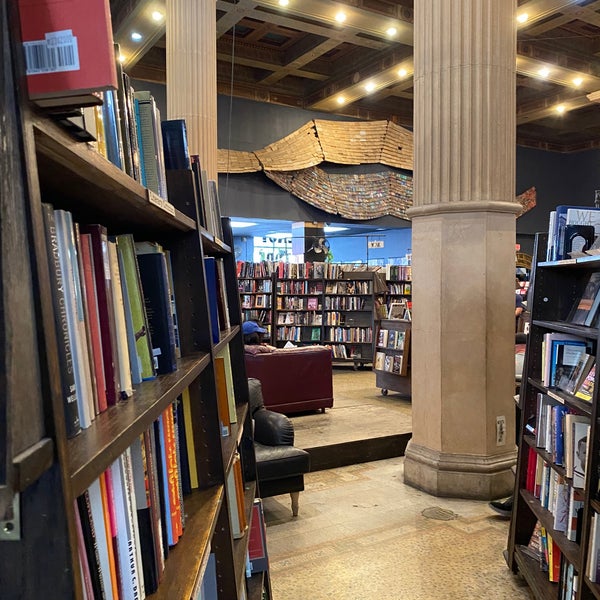 1/28/2024 tarihinde Carlos M.ziyaretçi tarafından The Last Bookstore'de çekilen fotoğraf