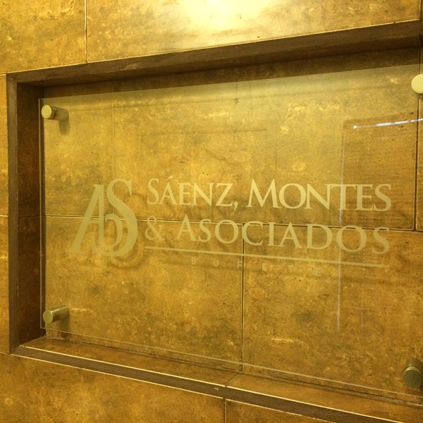 รูปภาพถ่ายที่ Bufete Saenz, Montes y Asociados โดย Bufete Saenz, Montes y Asociados เมื่อ 2/27/2016