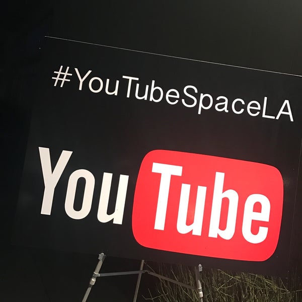 Снимок сделан в YouTube Space LA пользователем Alexander U. 2/8/2017