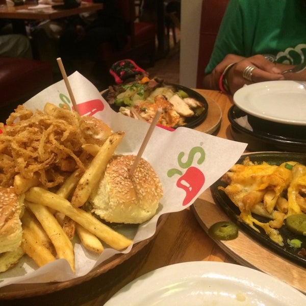 Photo taken at Chili&#39;s Grill &amp; Bar by Khloud on 7/8/2014