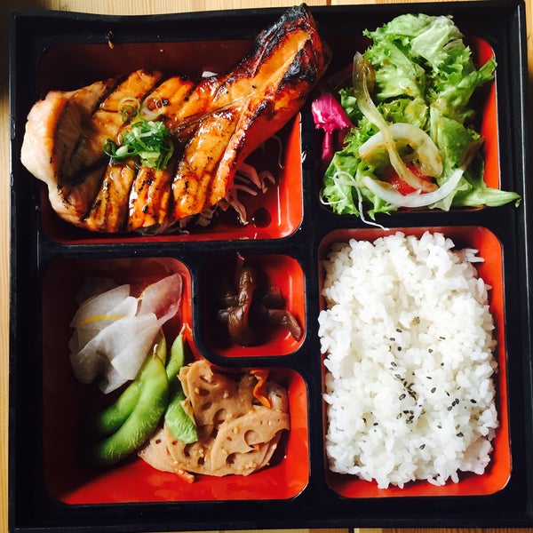 Foto scattata a Hashi Japanese Kitchen da K W. il 12/4/2014
