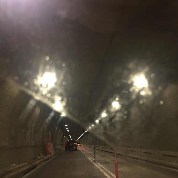 Foto tomada en Hugh L. Carey Tunnel  por Ckl O K. el 8/13/2017