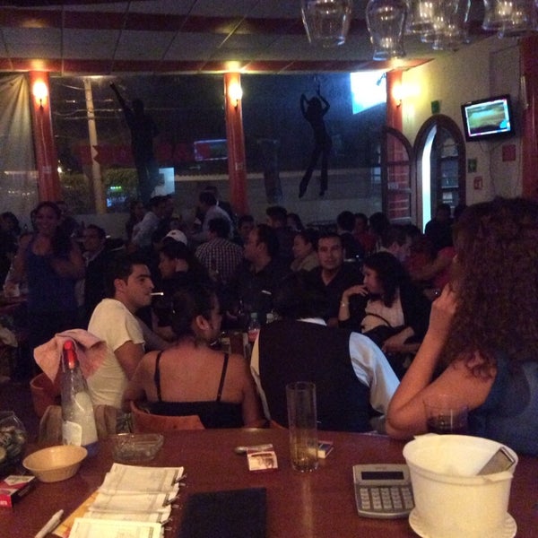 Foto tomada en El Palomazo Canta Bar  por Lorraine J. el 2/8/2014