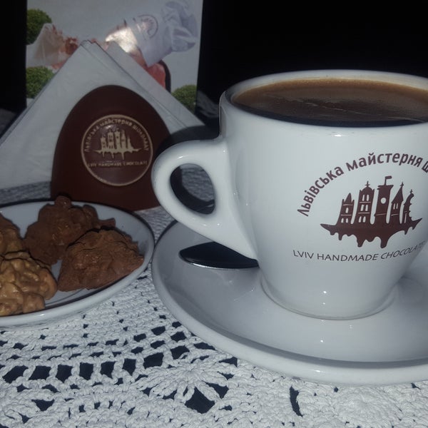Delicious variety of chocolates to satisfy every taste. Hot chocolate with cinnamon is something special. 🍵🍫☕
