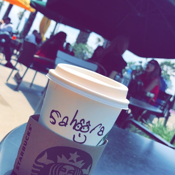 Foto tirada no(a) Starbucks por Me .. em 5/21/2017