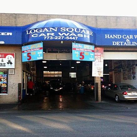 Foto tirada no(a) Logan Square Hand Car Wash &amp; Detailing por Logan Square Hand Car Wash &amp; Detailing em 10/29/2015