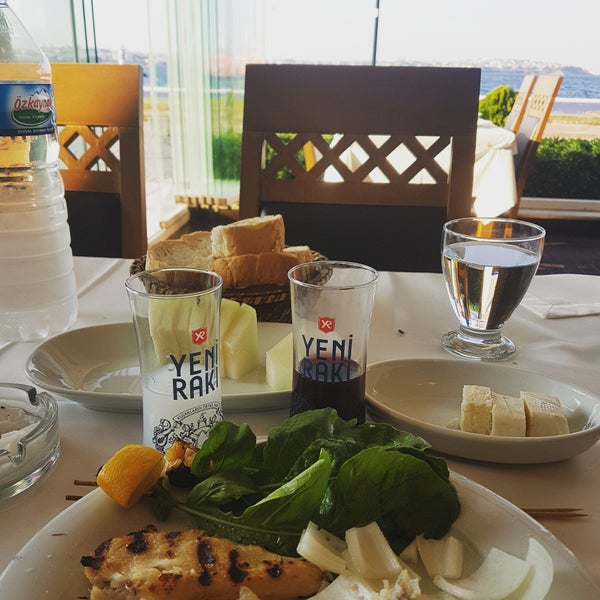 8/6/2017 tarihinde Ozhan Y.ziyaretçi tarafından Ada Balık Restaurant'de çekilen fotoğraf