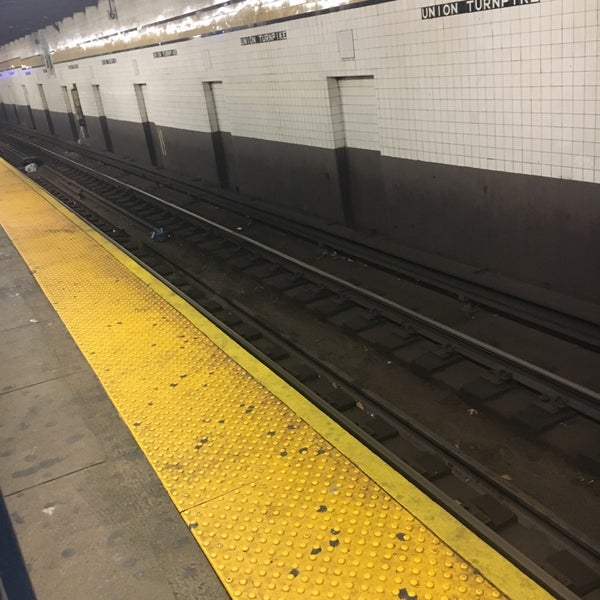 Photos at MTA Subway - Union Tpke/Kew Gardens (E/F) - Kew Gardens, NY