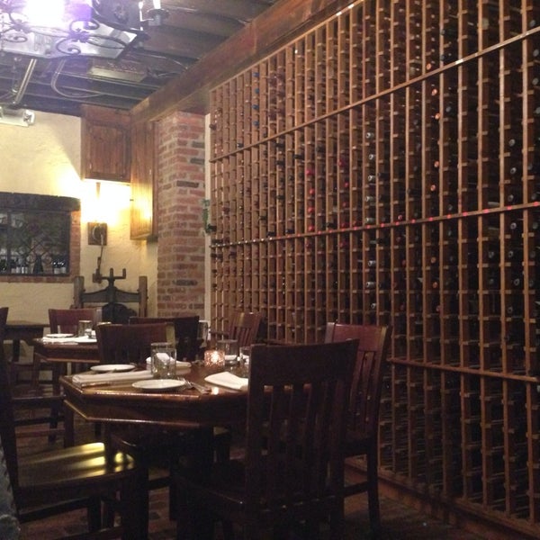Foto diambil di Mrs. K&#39;s Restaurant &amp; Barrel Bar oleh Barbara D. pada 8/13/2014