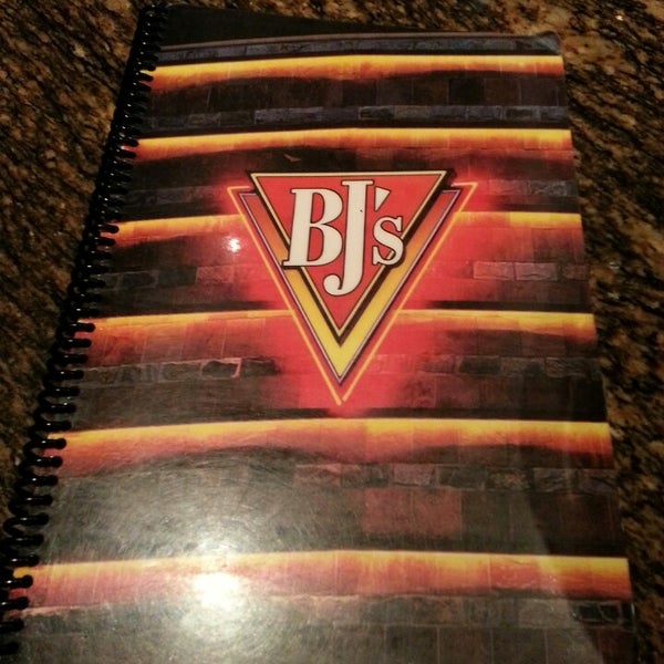 Photo taken at BJ&#39;s Restaurant &amp; Brewhouse by Sirinee T. on 6/26/2013