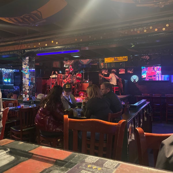 1/14/2022 tarihinde Kadi B.ziyaretçi tarafından Bourbon Street Blues and Boogie Bar'de çekilen fotoğraf