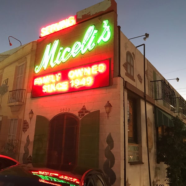 Foto tirada no(a) Miceli&#39;s Italian Restaurant por Dark I. em 10/5/2017