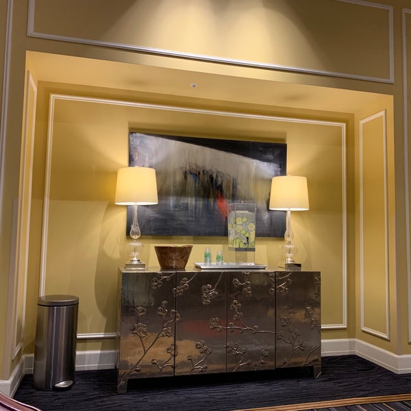 Foto diambil di Kimpton Hotel Monaco Salt Lake City oleh Dark I. pada 2/27/2019