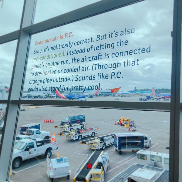 Das Foto wurde bei Seattle-Tacoma International Airport (SEA) von shogo h. am 10/2/2018 aufgenommen