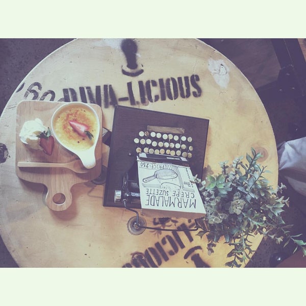 Foto tomada en Diva-Licious Coffee Cafe&#39;  por Gin G. el 9/3/2015