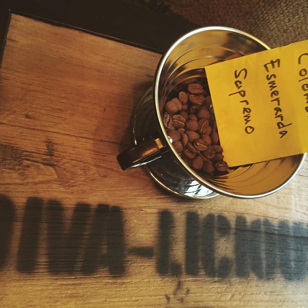 Foto tomada en Diva-Licious Coffee Cafe&#39;  por Gin G. el 9/9/2015