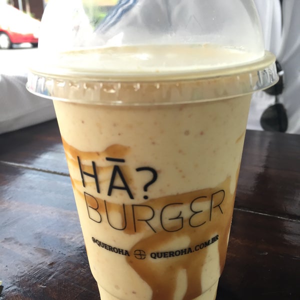 Photo taken at Hã? Burger by Claudia N. on 12/6/2015
